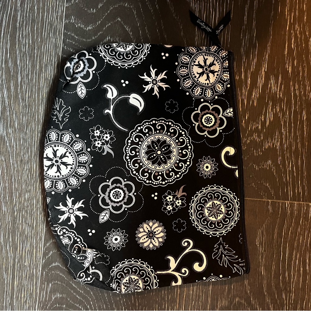Pouch - Picture 2 of 4